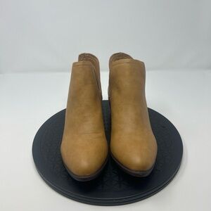 Rare Bella Marie Tan Ankle Booties Size 9